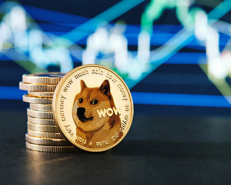 Cena Dogecoinu vykazuje podobnost s rokem 2017, čeká ho také velká rally?