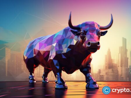 Dow získal 250 bodů, Bitcoin získal zpět 100 tisíc dolarů poté, co Trump podpořil obchodní dohodu s Velkou Británií